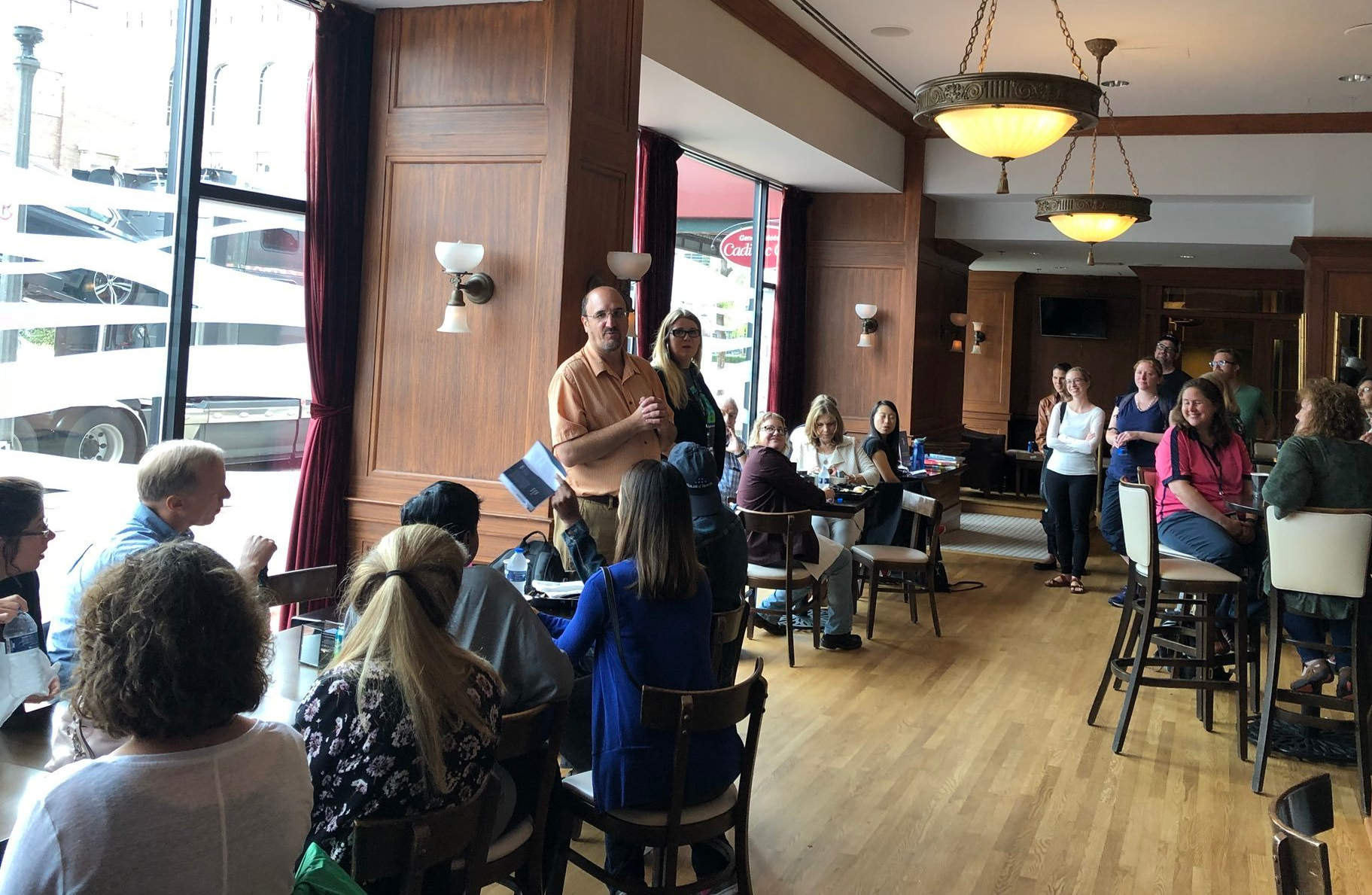 olga-walk-Dmb19sBVAAA9bIl